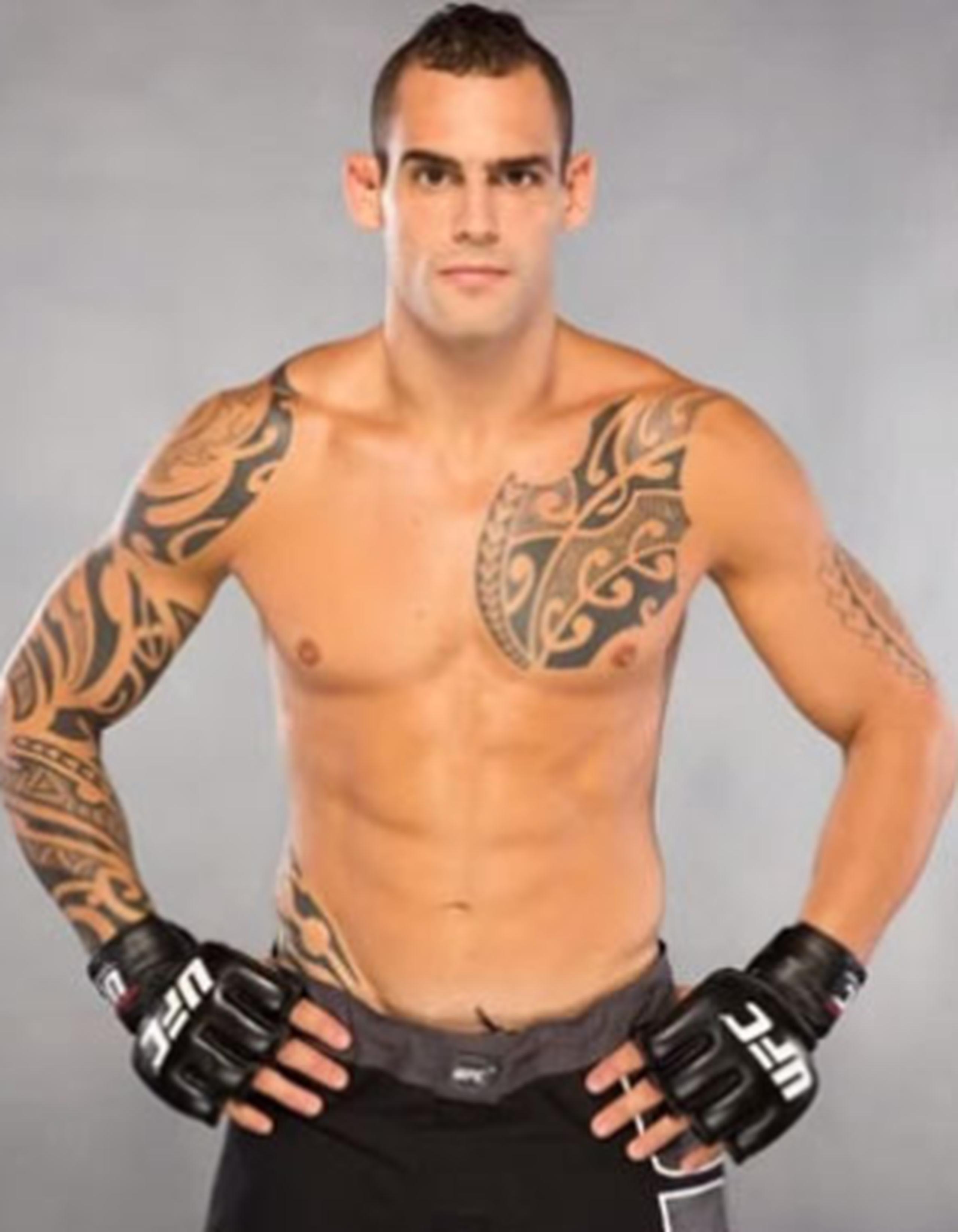 Santiago Ponzinnibio, oriundo de Buenos Aires, pero que entrena con Antonio “Minotauro” Nogueria en Brasil, se apuntó su victoria en el cartel principal de UFC Fight Night 51 en Brasilia. (Youtube)