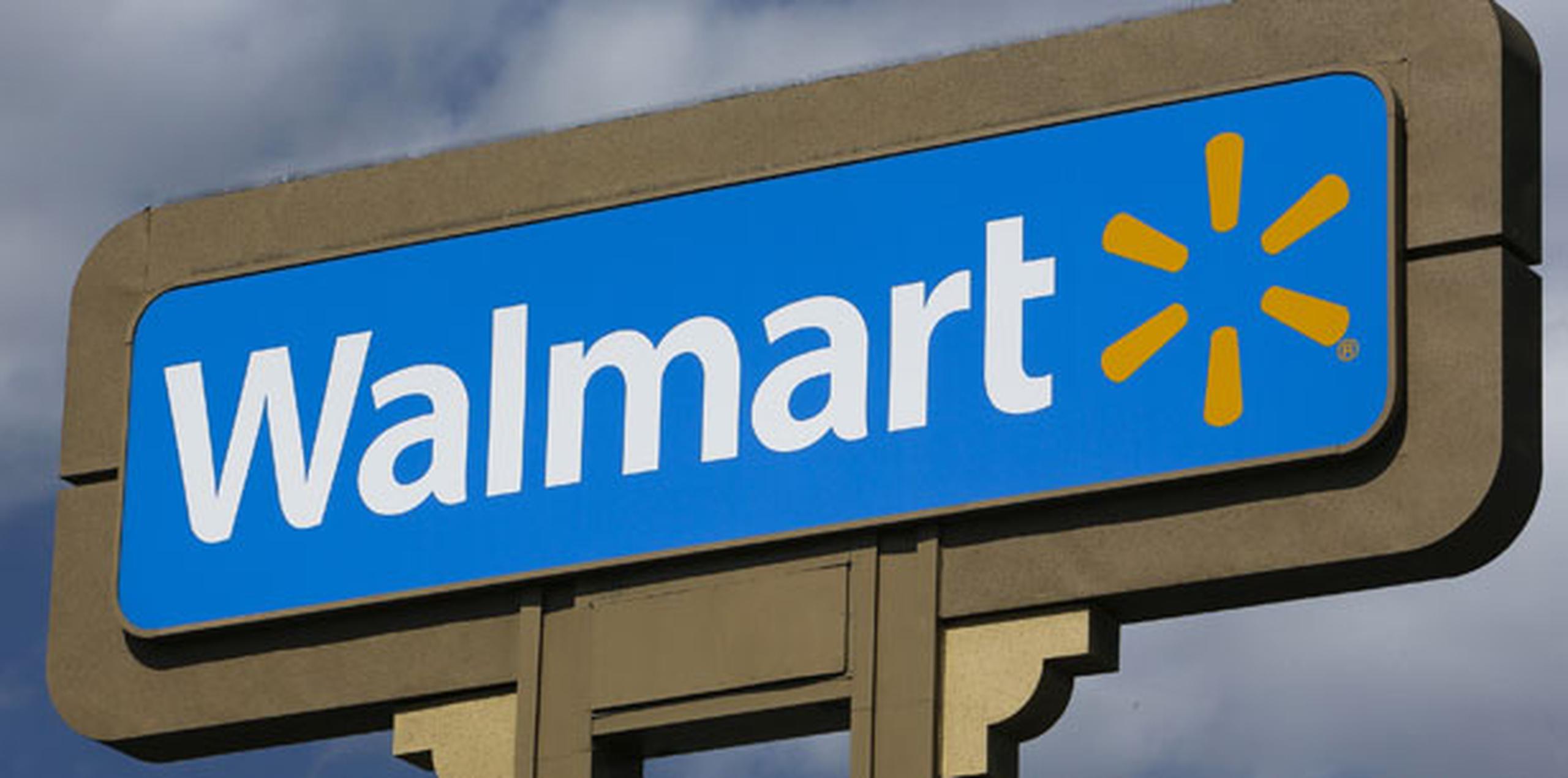 Además de los aumentos, Wal-Mart dice que planea hacer cambios en la forma que se programa el horario de los empleados y establecer planes de capacitación para el personal de ventas, de manera que los trabajadores puedan planear mejor su futuro en la empresa. (Archivo)