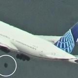 Avión de United realiza aterrizaje de emergencia tras perder rueda durante el despegue