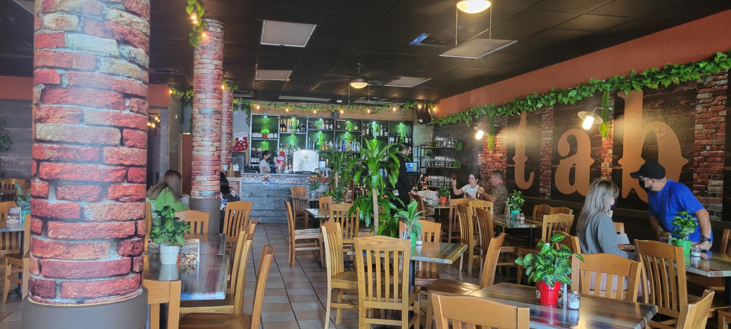 El restaurante Tablas está ubicado en el casco urbano de Ponce.
