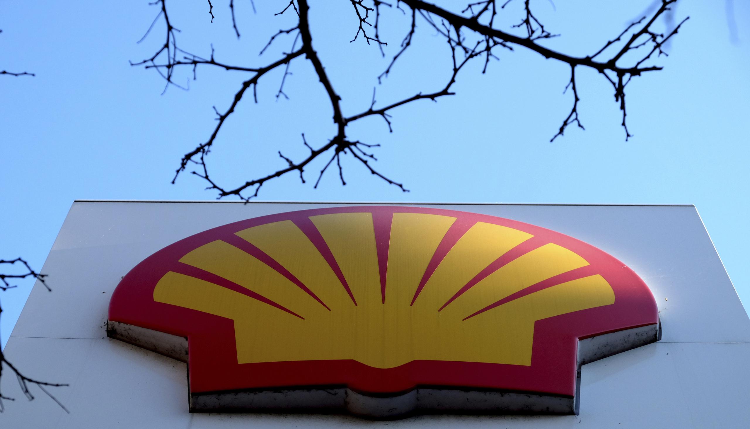 El ministro ucraniano de Exteriores, Dmytro Kuleba, dijo que había sabido que Shell compró “discretamente” el crudo el viernes y pidió al público que presionara a la empresa y otras firmas internacionales para detener esas compras.
