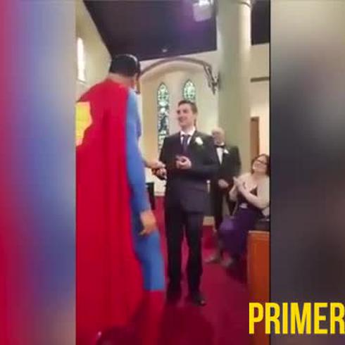 "Superman" salva a novios en una boda