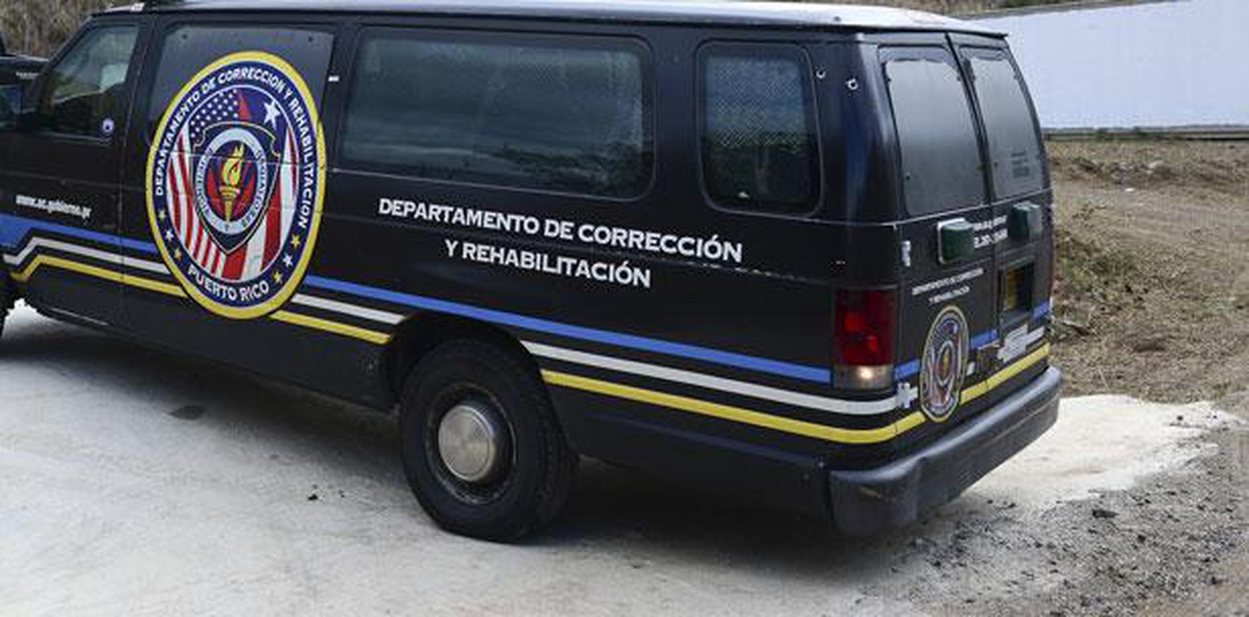 El cuerpo fue encontrado en horas de la noche del 23 de octubre de 2015 en la parte posterior de una guagua de Corrección luego de que el vehículo llegara al complejo Las Cucharas, en Ponce. (Archivo)