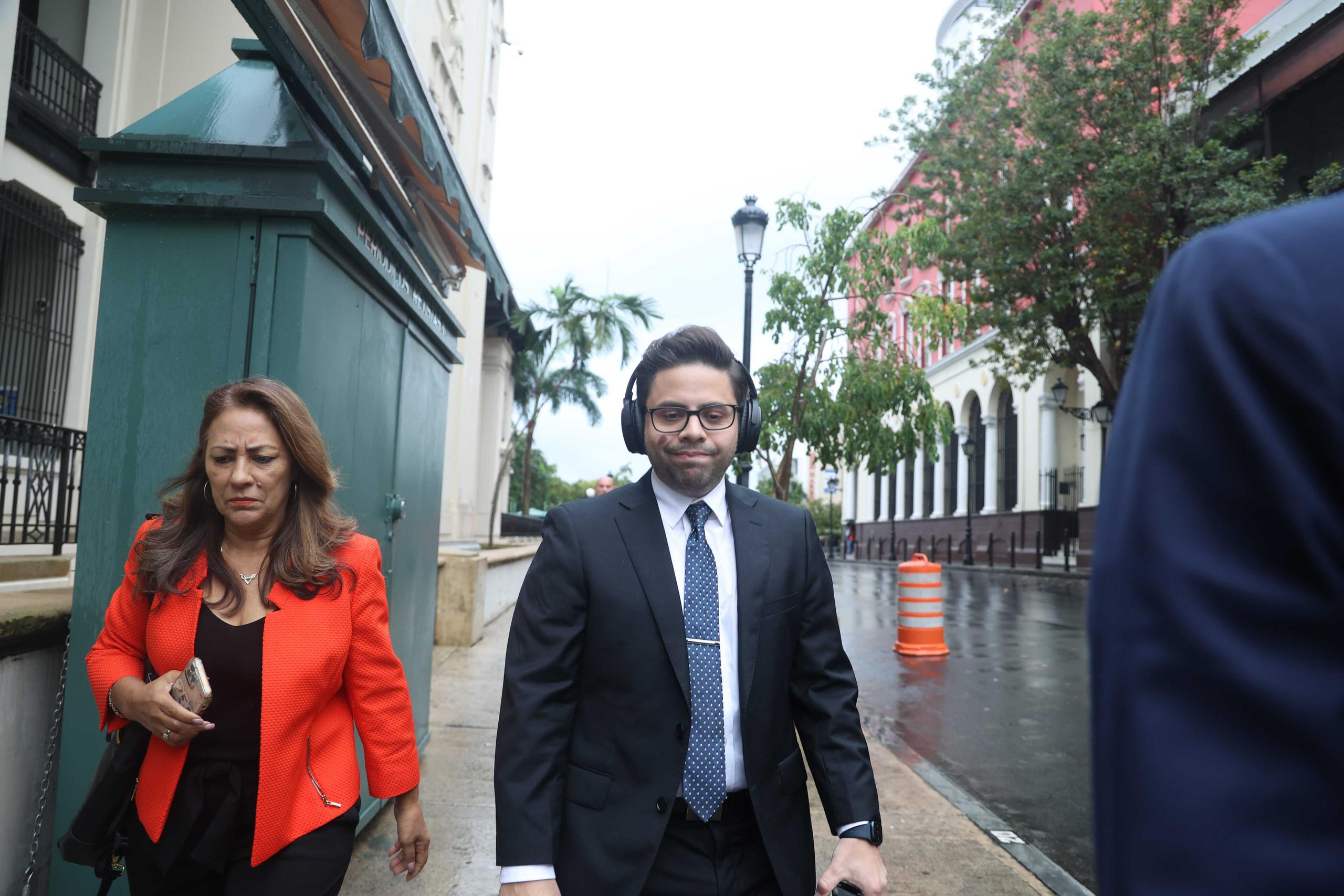 El secretario del Departamento de Hacienda, Francisco Parés Alicea, llega al tribunal para su segundo día como testigo en el caso de Sixto George.