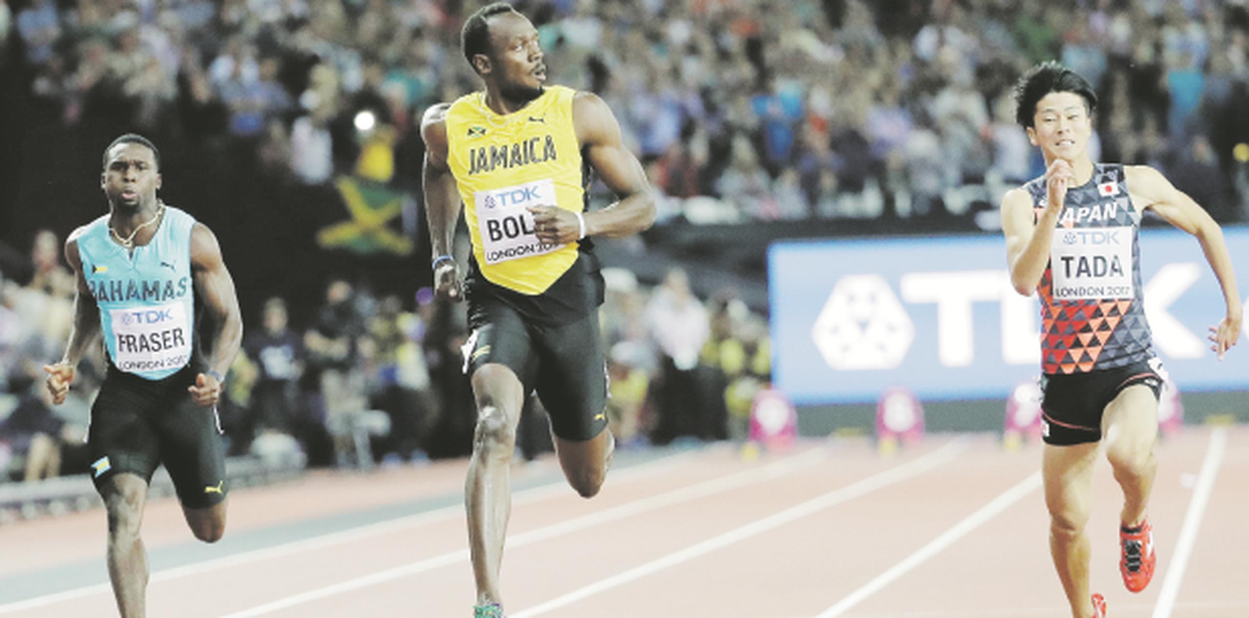 Usain Bolt partió lento desde el séptimo carril, pero no tardó en recuperarse para cruzar la meta primero en 10.07 segundos. (AP / David J. Phillip)
