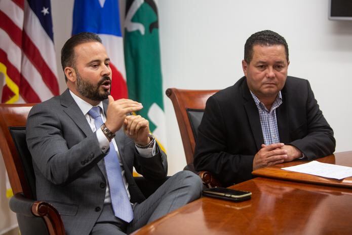 El alcalde de Villalba, Luis Javier Hernández, junto al alcalde de Guaynabo, Ángel Pérez, se reunieron este viernes con el gobernador Pedro Pierluisi.