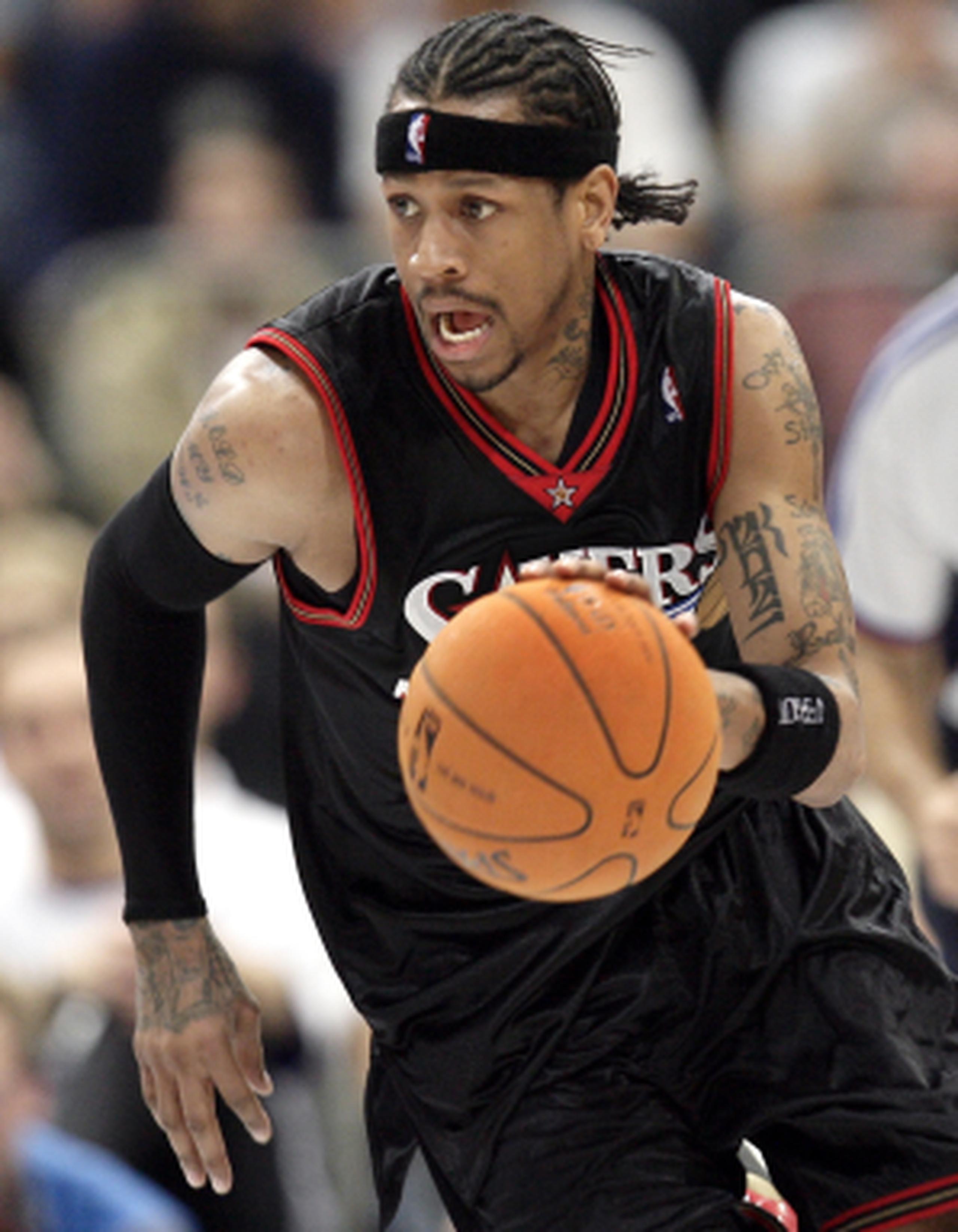 Los mejores años de Allen Iverson fueron con los Sixers de Filadelfia, conjunto al que llevó a la final de la NBA en el 2001. (Archivo / AP)
