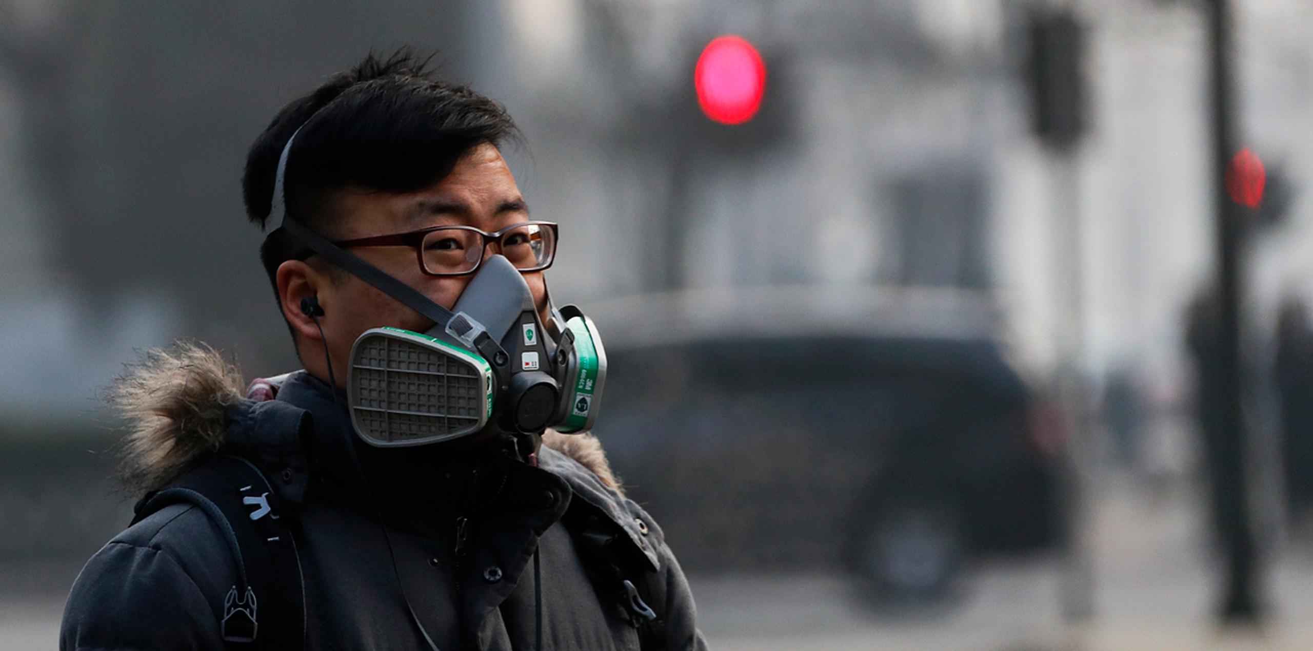 Desde años, China tiene una de las peores contaminaciones atmosféricas del mundo, achacada a su dependencia del carbón para obtener energía y para las fábricas, además de a un exceso de coches viejos y poco eficientes en sus carreteras. (AP)