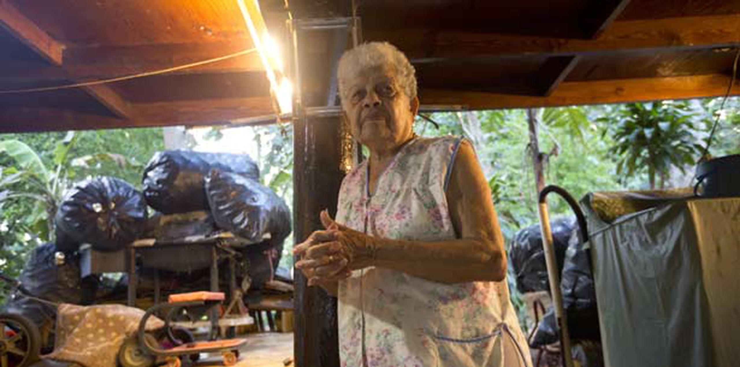 Mercedes Vázquez Ramos lleva 87 años residiendo en el sector El Polvorín. (xavier.araujo@gfrmedia.com)