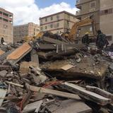 Aumentan a 18 las personas muertas en derrumbe de edificio en El Cairo