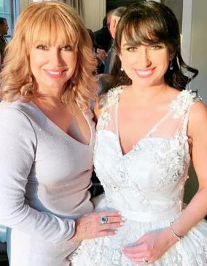 Radiante Gilda Haddock en la "mágica boda" de su hija Kiara Primera Hora