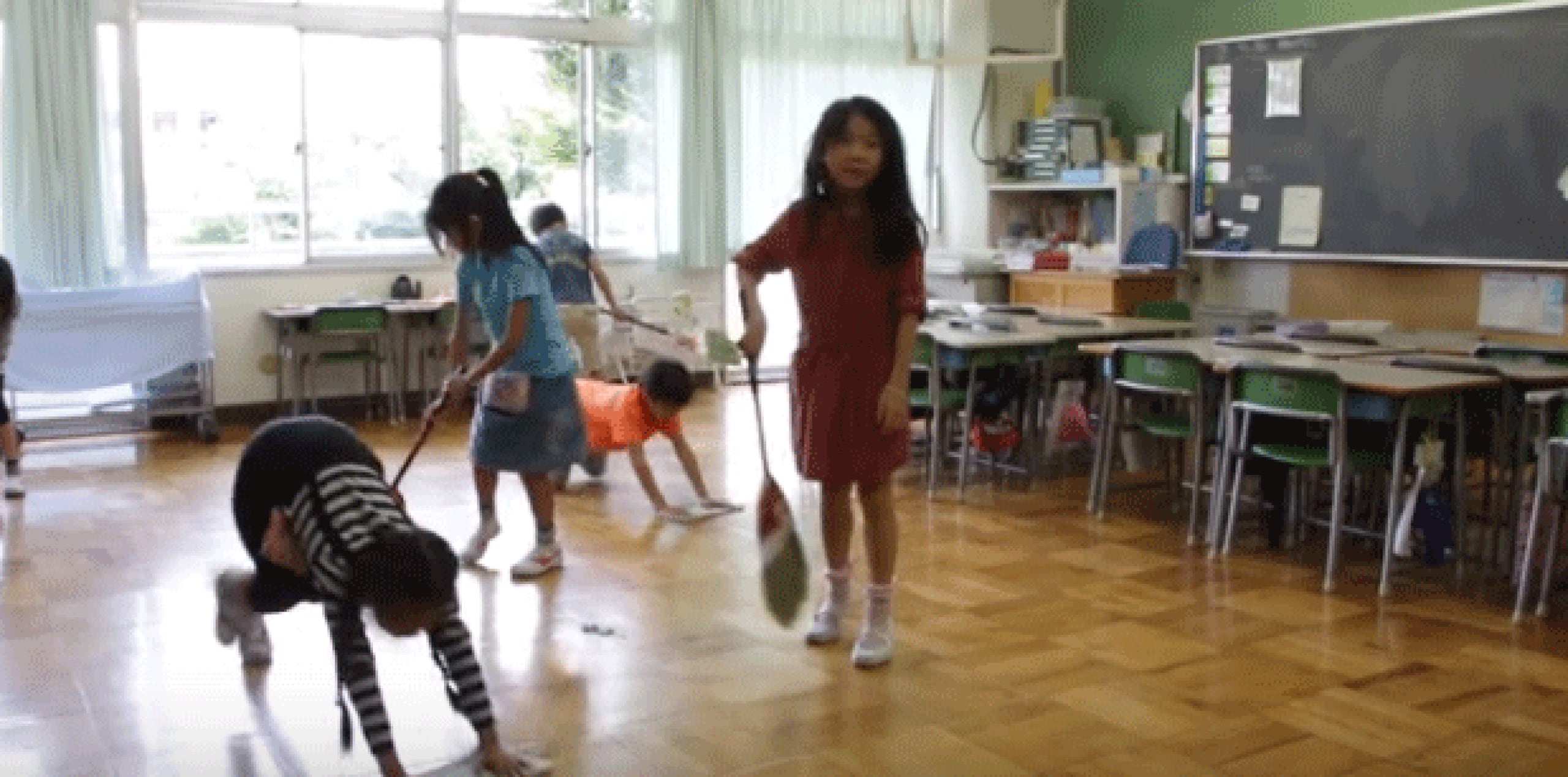 Asalto Audaz lanzador Los niños japoneses limpian los baños de sus escuelas - Primera Hora