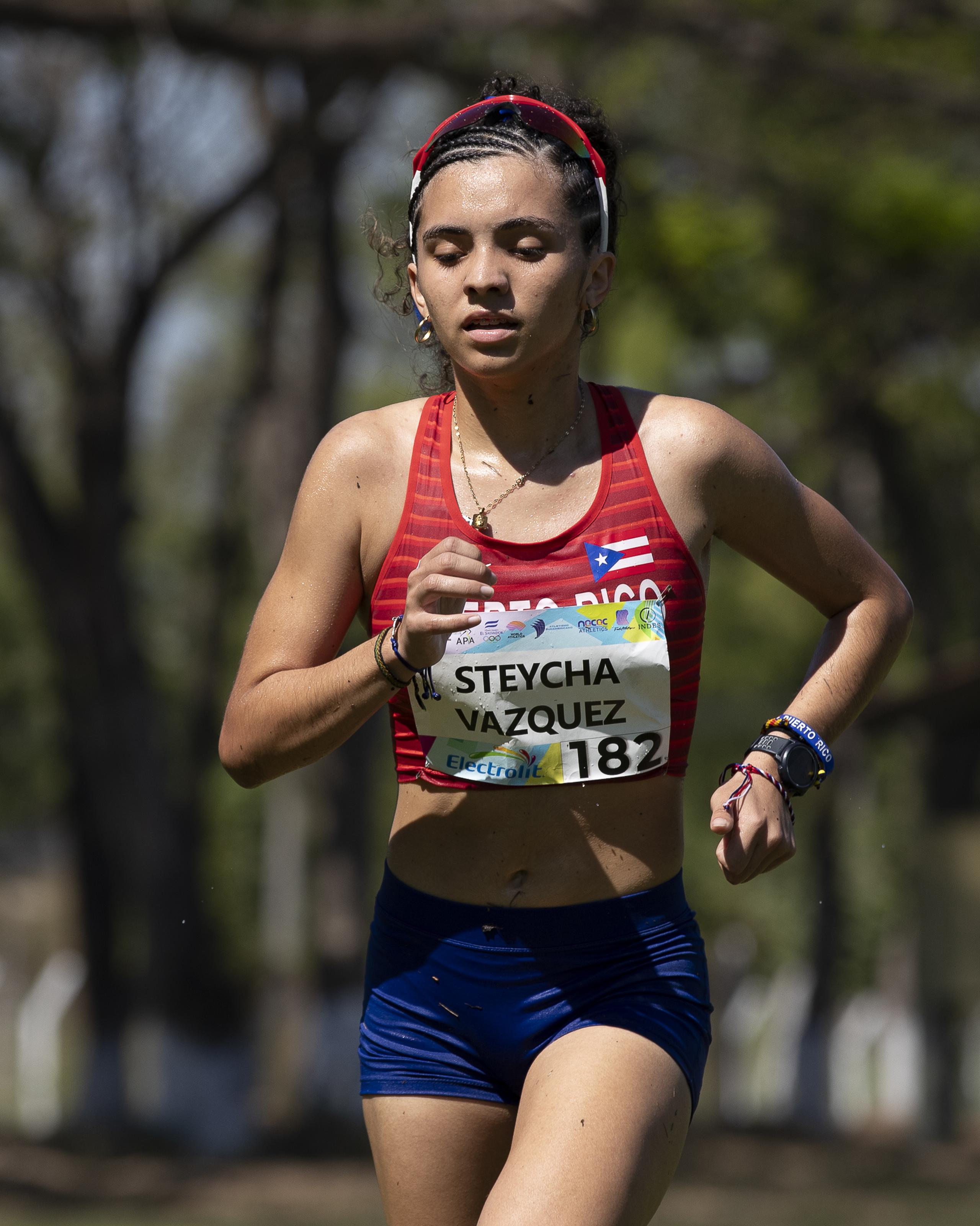 Steycha Vázquez participa en el Campeonato Panamericano Juvenil de campo traviesa, celebrado en El Salvador.