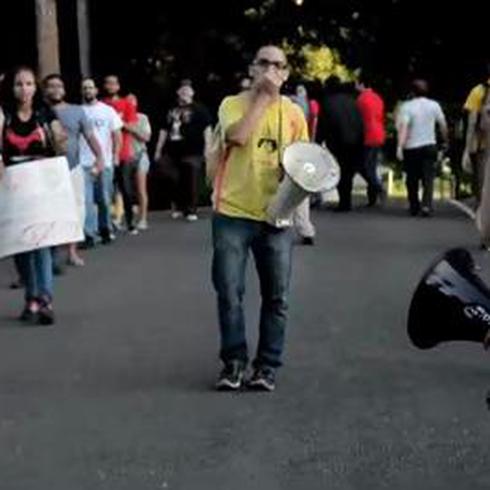 Estudiantes de la UPR protestan por alza en la matrícula
