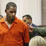 Condenan a R. Kelly a 30 años de cárcel por caso de tráfico sexual