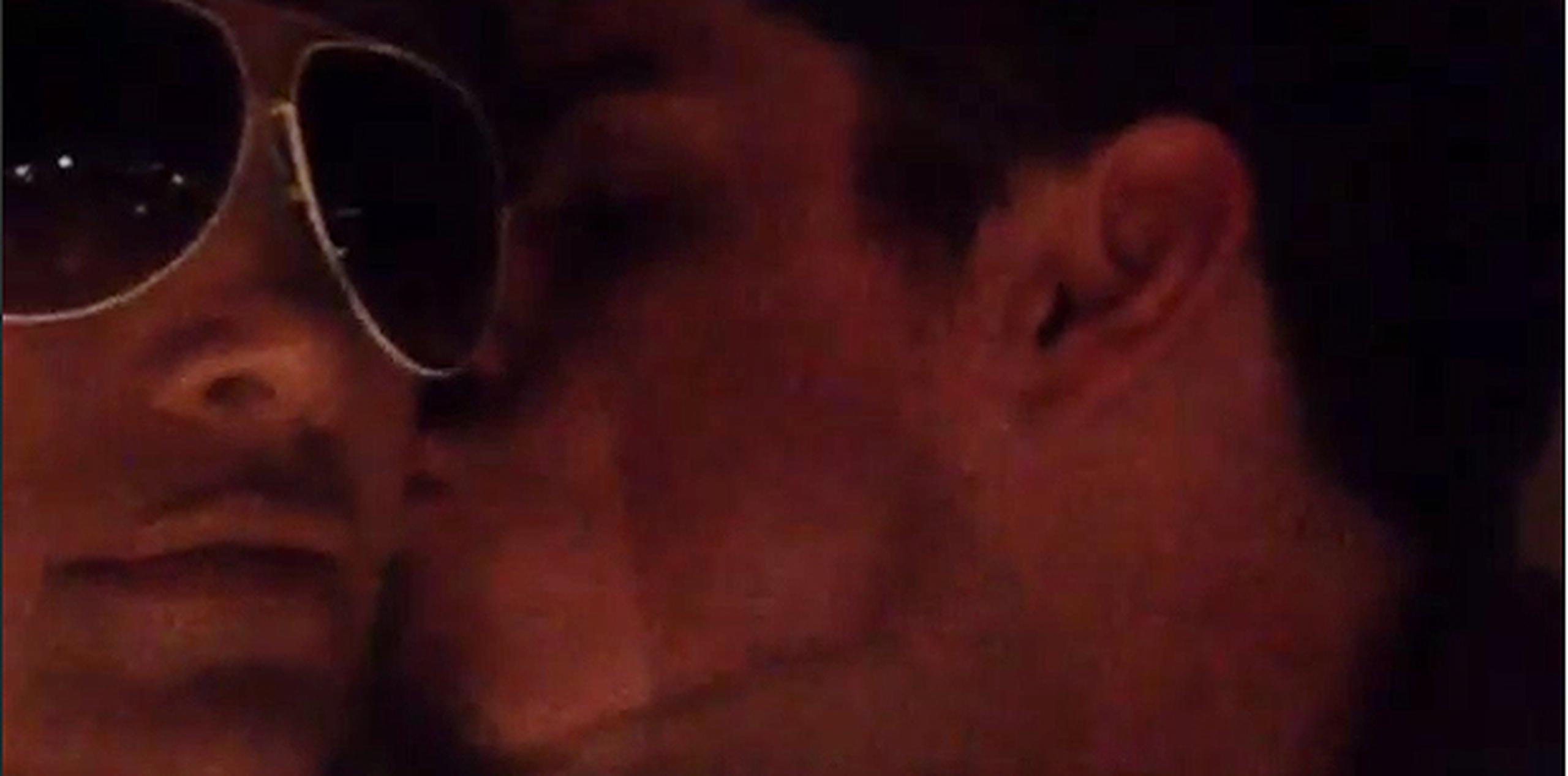 Tal como se puede apreciar en su cuenta de Instagram, la actriz y cantante besa a su pareja hacia el final del vídeo. (Instagram)