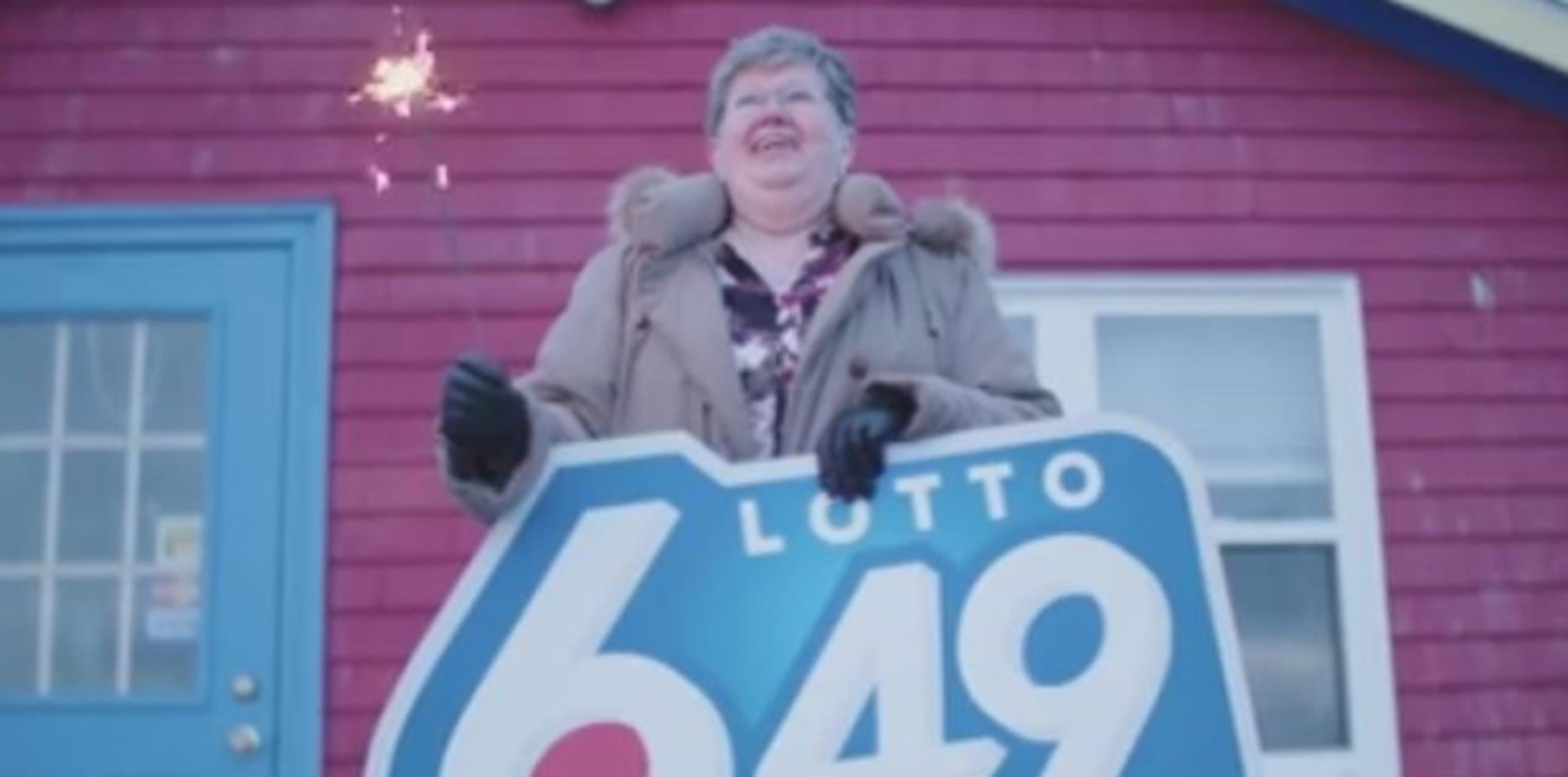 La agraciada identificada como Olga Beno, residente de Nueva Escocia ganó cerca de $4 millones en el sorteo del pasado 28 de diciembre. (Captura de vídeo)