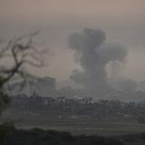 Israel amplía ofensiva en Gaza y ordena más desalojos