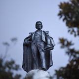 Charleston retira estatua de defensor de la esclavitud