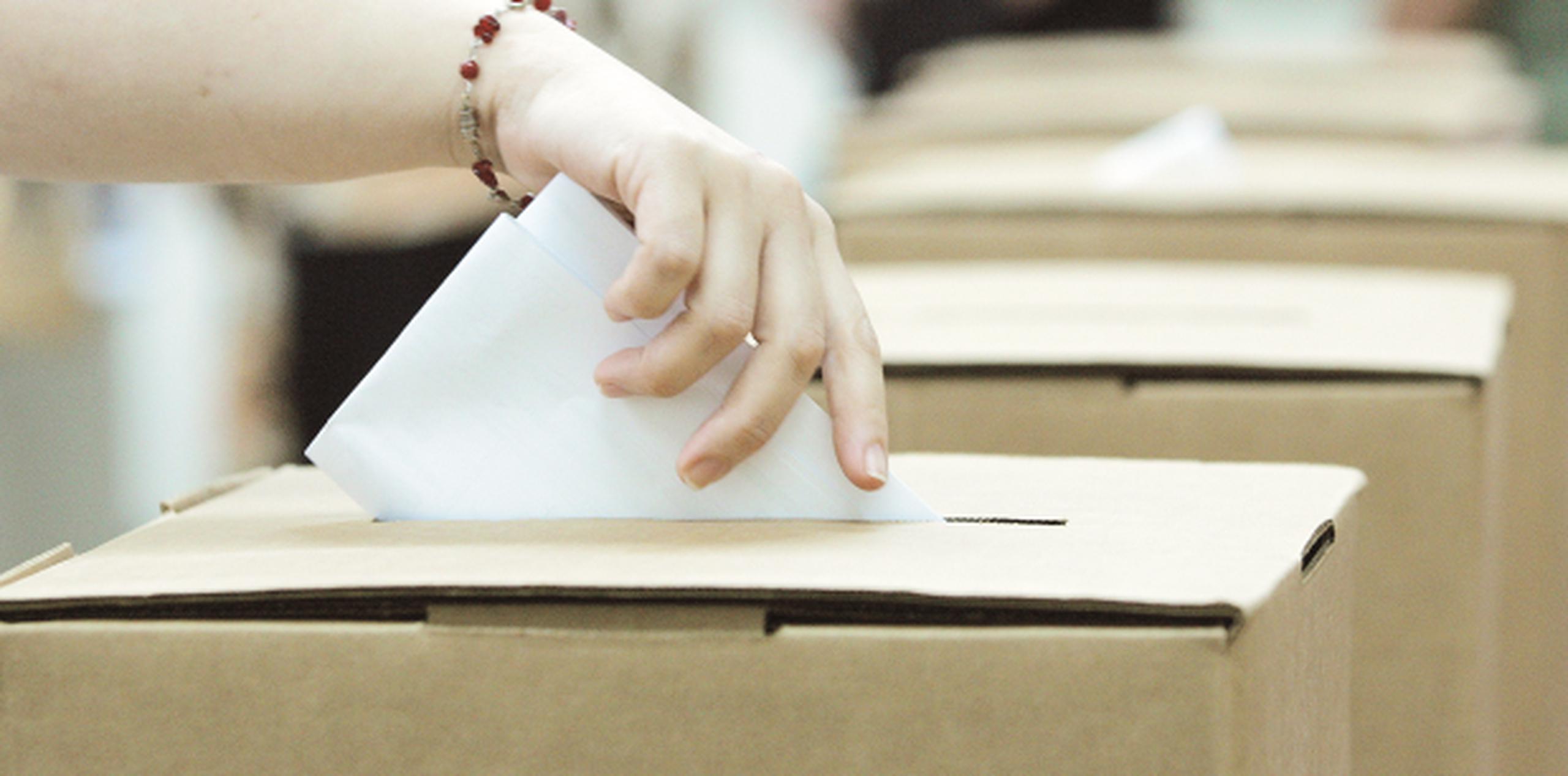 La elección especial de pasado mañana será usando el método tradicional de voto a mano. (Archivo)