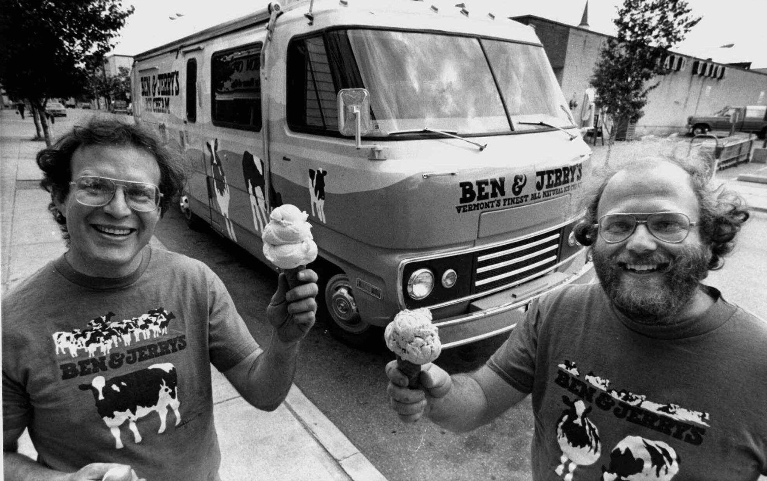 Foto tomada en 1986 de los fundadores de Ben & Jerry's, Jerry Greenfield y Ben Cohen, en Burlington, Vermont. (Archivo)