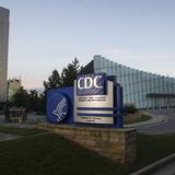 Asesores de los CDC discuten quién necesita refuerzo de vacuna contra COVID-19