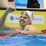 Francés Leon Marchan pulveriza la última marca mundial de Michael Phelps