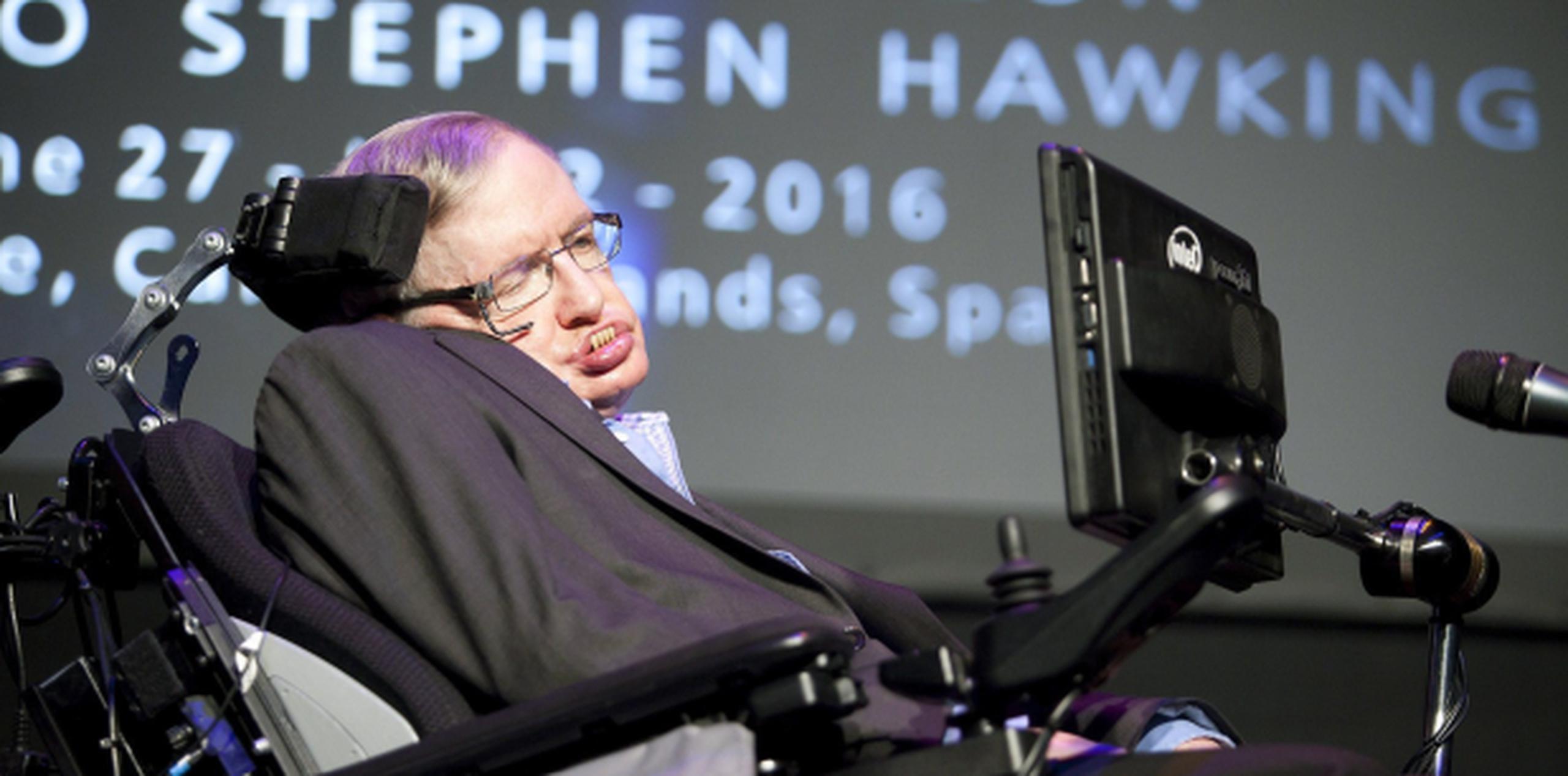 El físico británico Stephen Hawking pronuncia la charla "A Brief History of Mine" en la que hace un repaso a su vida y carrera. (Agencia EFE)
