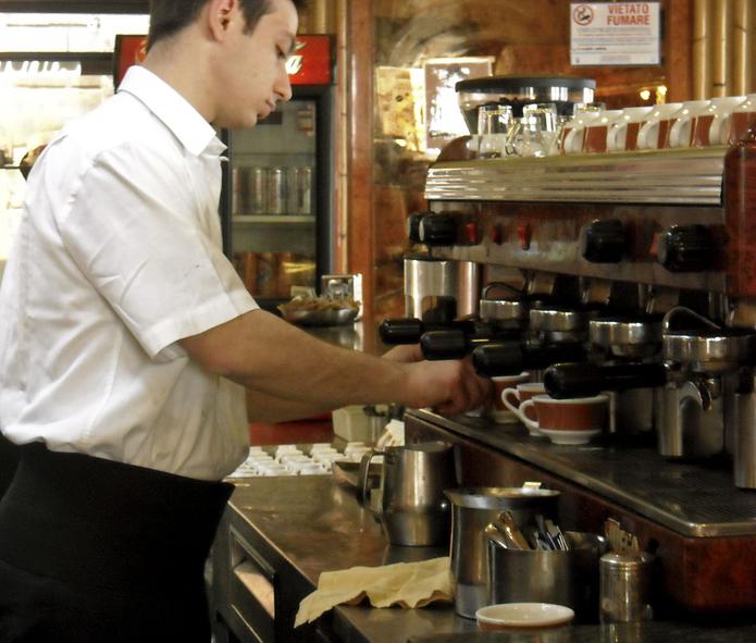 En Italia tomar el café espresso es parte de las tradiciones culturales.