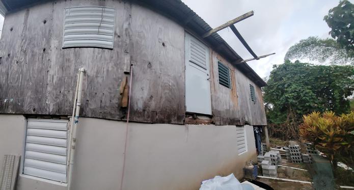 Mercado Alicea denunció que al su hogar quedar en la guardarraya entre Ponce y Adjuntas, los municipios se han pasado la papa caliente.