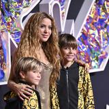 FOTOS: Shakira y sus hijos deslumbran en la alfombra roja de los VMAs