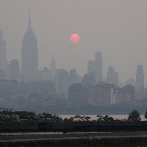 ¿Qué le pasó a Nueva York? Millones bajo humo en Estados Unidos