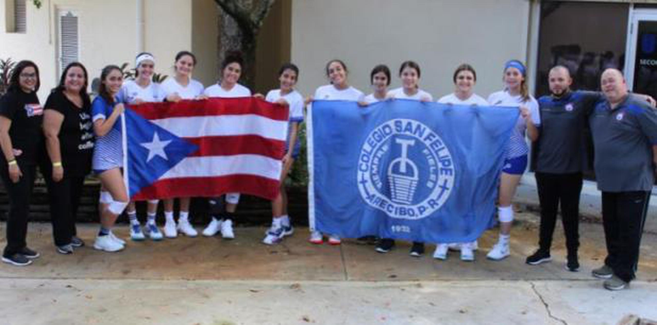 Equipo de voleibol senior femenino del Colegio San Felipe en Arecibo. (Suministrada)