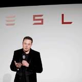 Elon Musk revela que consideró vender la compañía Tesla a Apple