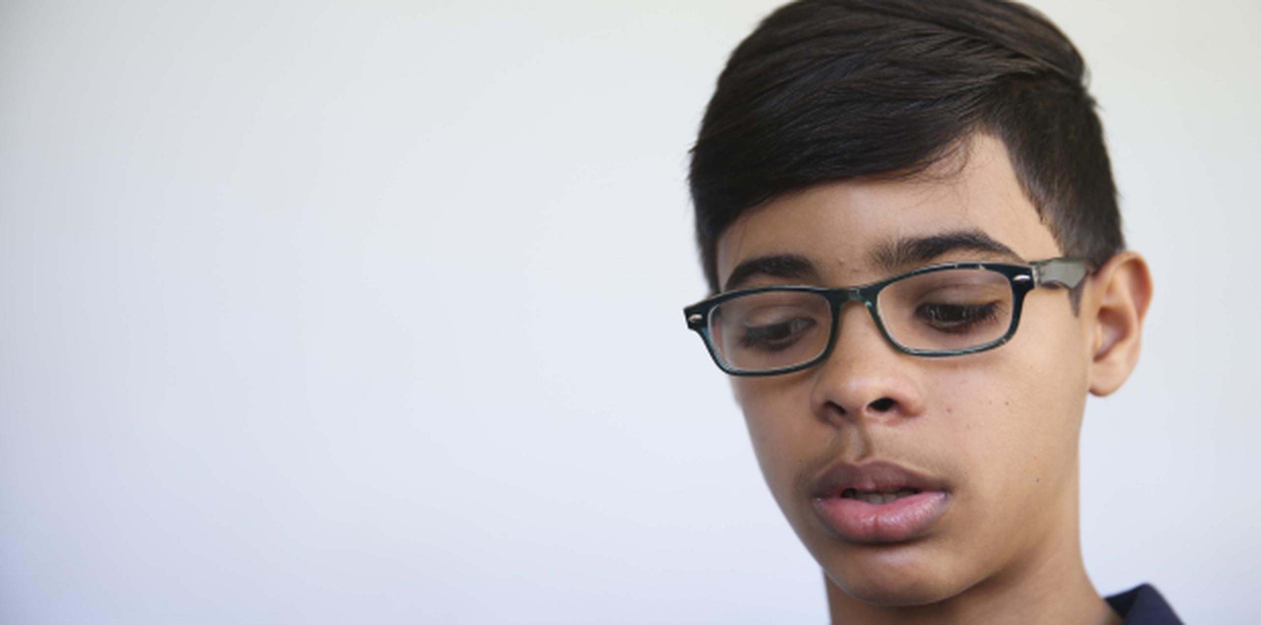 El niño Yariel Rivera Rosado, de 14 años, perdió parte de la visión de un ojo cuando un inescrupuloso para la despedida del año 2009, pasó por su residencia y desde un vehículo en marcha, lanzó un “cherry bomb”. (wandaliz.vega@gfrmedia.com)