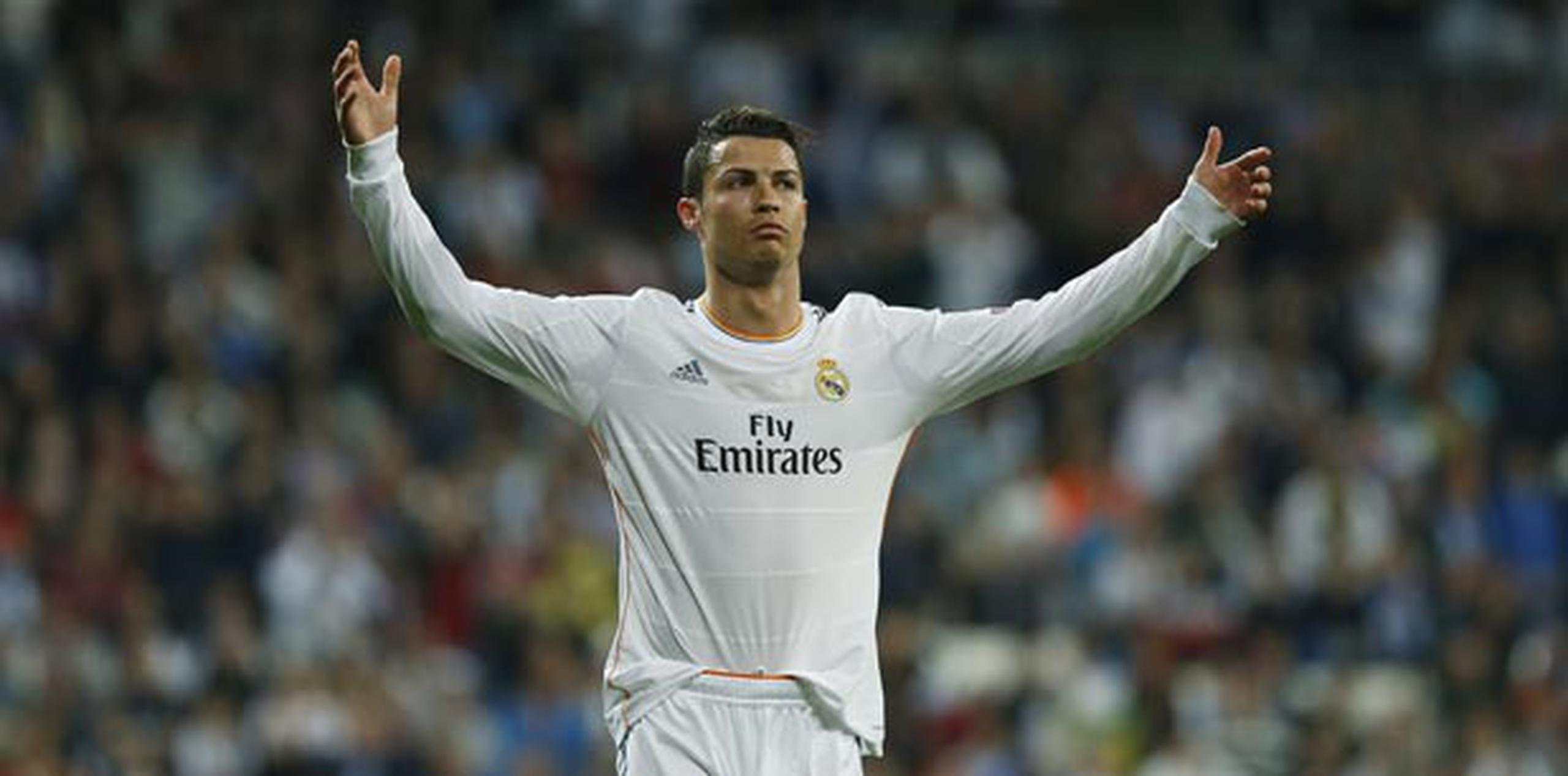 Si Messi se percibe salvavidas del Barsa, Cristiano Ronaldo sigue portando la bandera del Madrid. (AP/Andres Kudacki)
