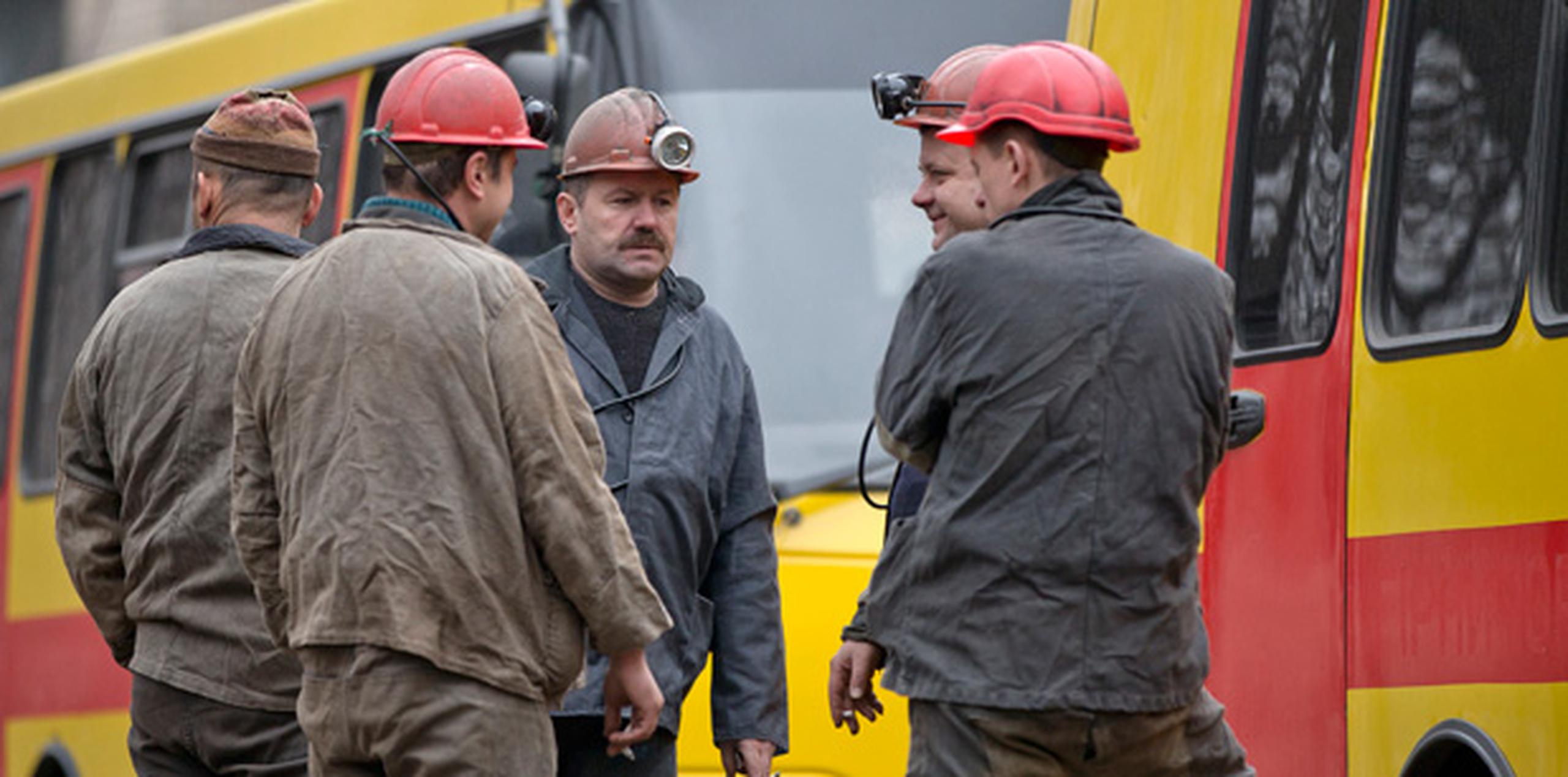 Las tareas de rescate seguían en marcha y al menos 157 trabajadores habían sido evacuados de la mina. (AP)