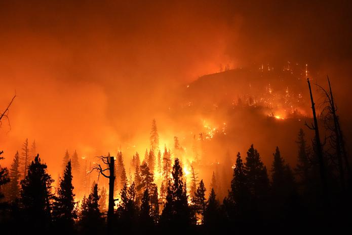 El cambio climático ha hecho el Oeste de Estados Unidos mucho más cálido y seco en los últimos 30 años, y continuará haciendo el tiempo más extremo y los incendios más frecuentes y destructivos.