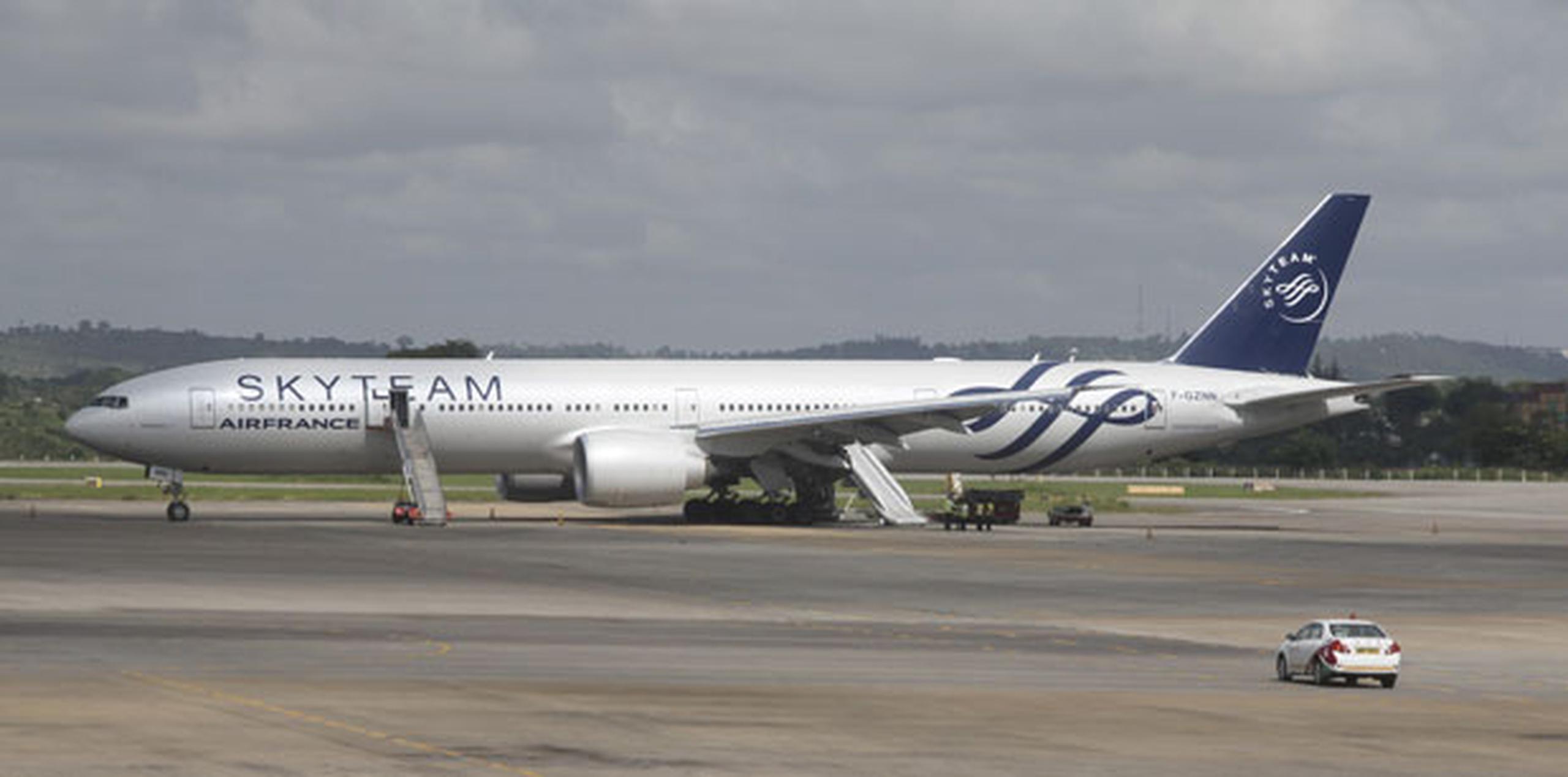 El Boeing 777 de Air France cumplía el vuelo 463 de la nación insular de Mauricio al aeropuerto Charles de Gaulle en París. (AP/Edwin Kana)