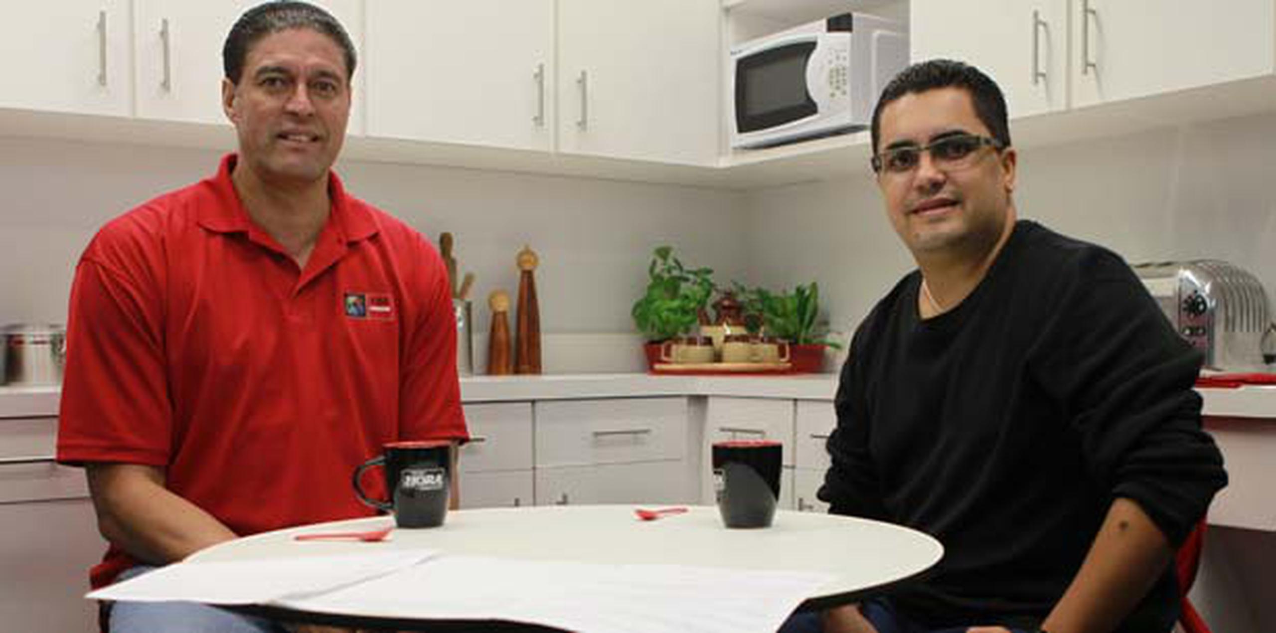 José “Piculín” Ortiz y Lester Jiménez durante la grabación del segmento  “Un cafecito con...”. (vanessa.serra@gfrmedia.com)