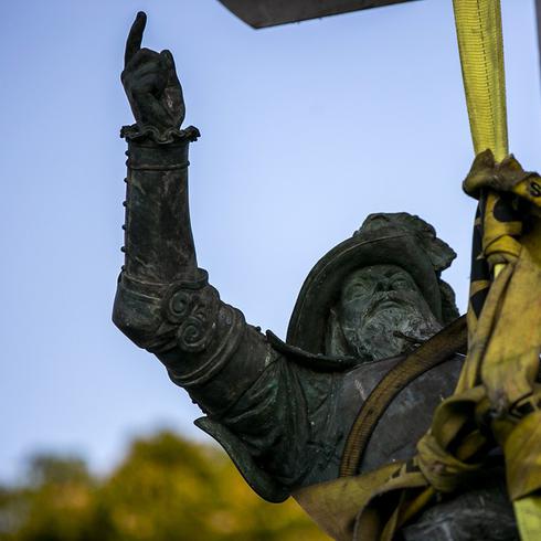 Boricuas se ponen creativos y buscan sustituto para estatua de Juan Ponce de León