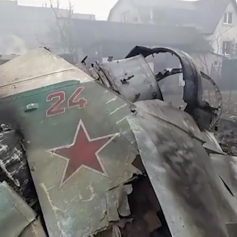 El momento en que derriban un avión ruso en Ucrania