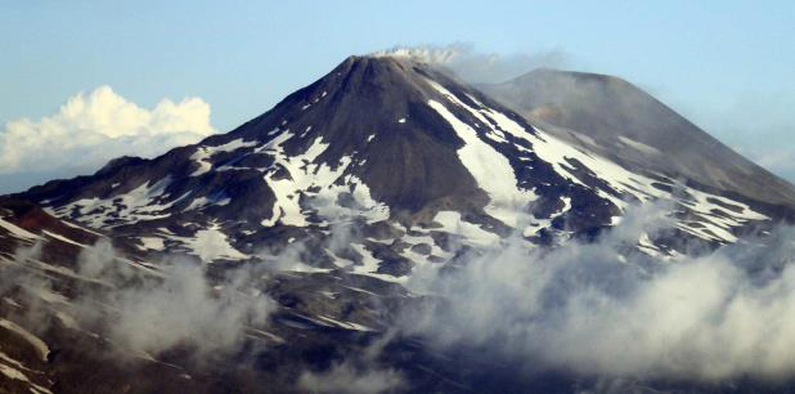 De 3,212 metros de altitud y uno de los volcanes más activos de Chile, el Nevados de Chillán está situado en una zona de alta afluencia de turistas atraídos por centros de deportes invernales. (EFE)