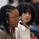 Jóvenes afrodescendientes documentan en vista pública discrimen racial por sus peinados  