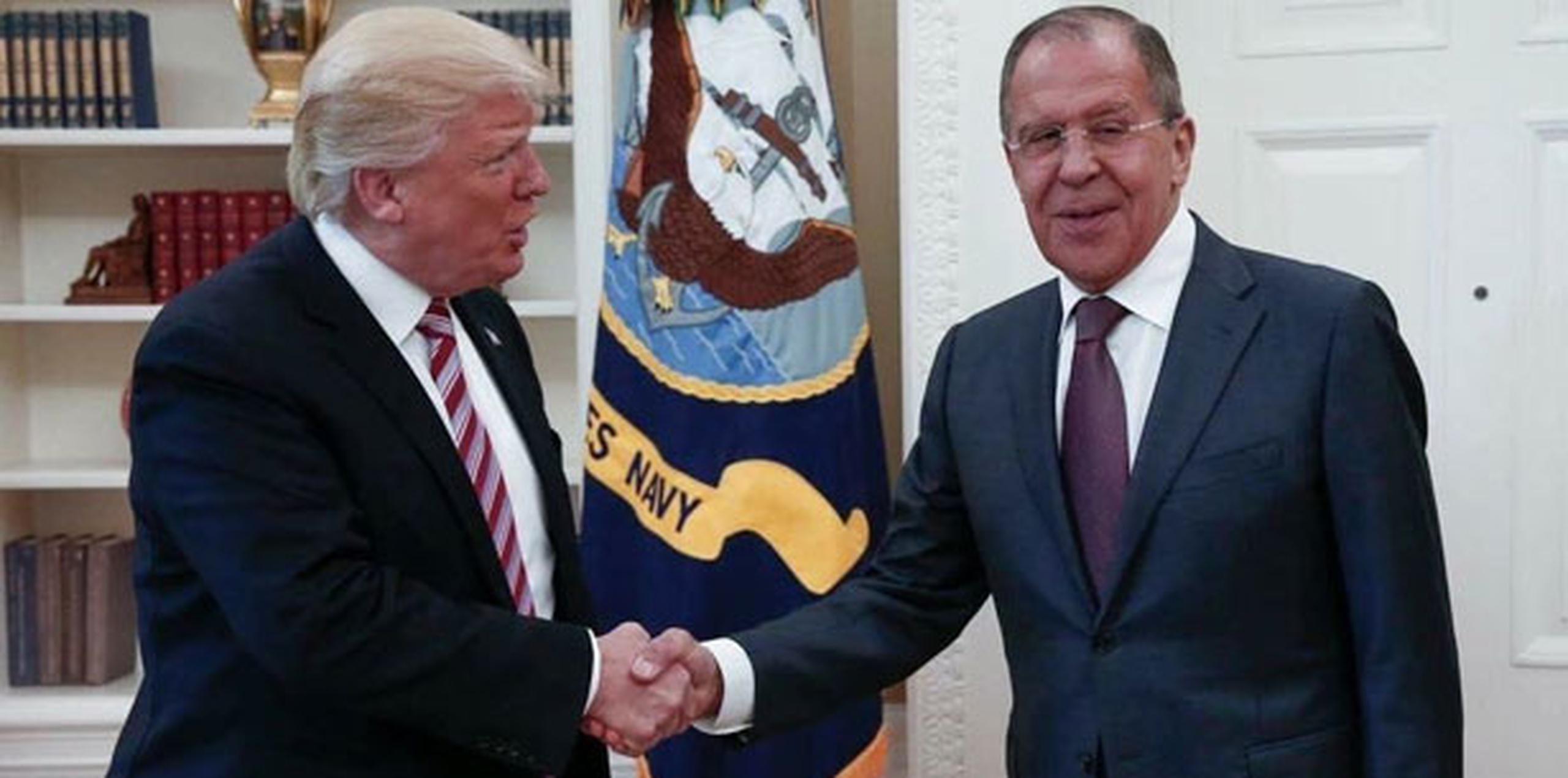 El funcionario estadounidense dijo que Trump se jactó de tener acceso a información confidencial durante su reunión la semana pasada con Lavrov y Kislyak. (Archivo)