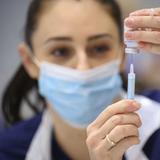 Escépticos de vacunas en Europa Oriental cambian de parecer