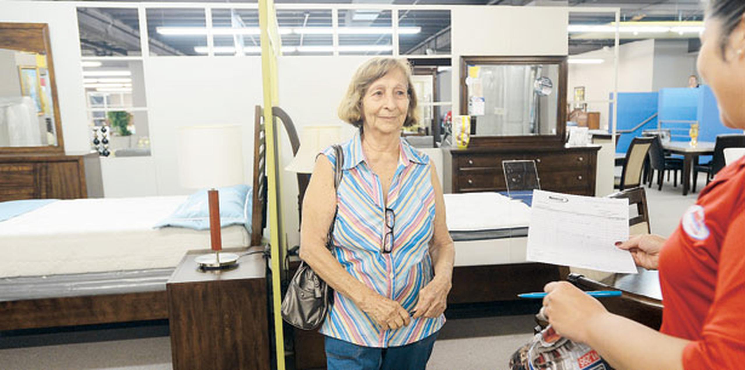 Ya los boricuas están visitando tiendas para comparar precios. (andre.kang@gfrmedia.com)