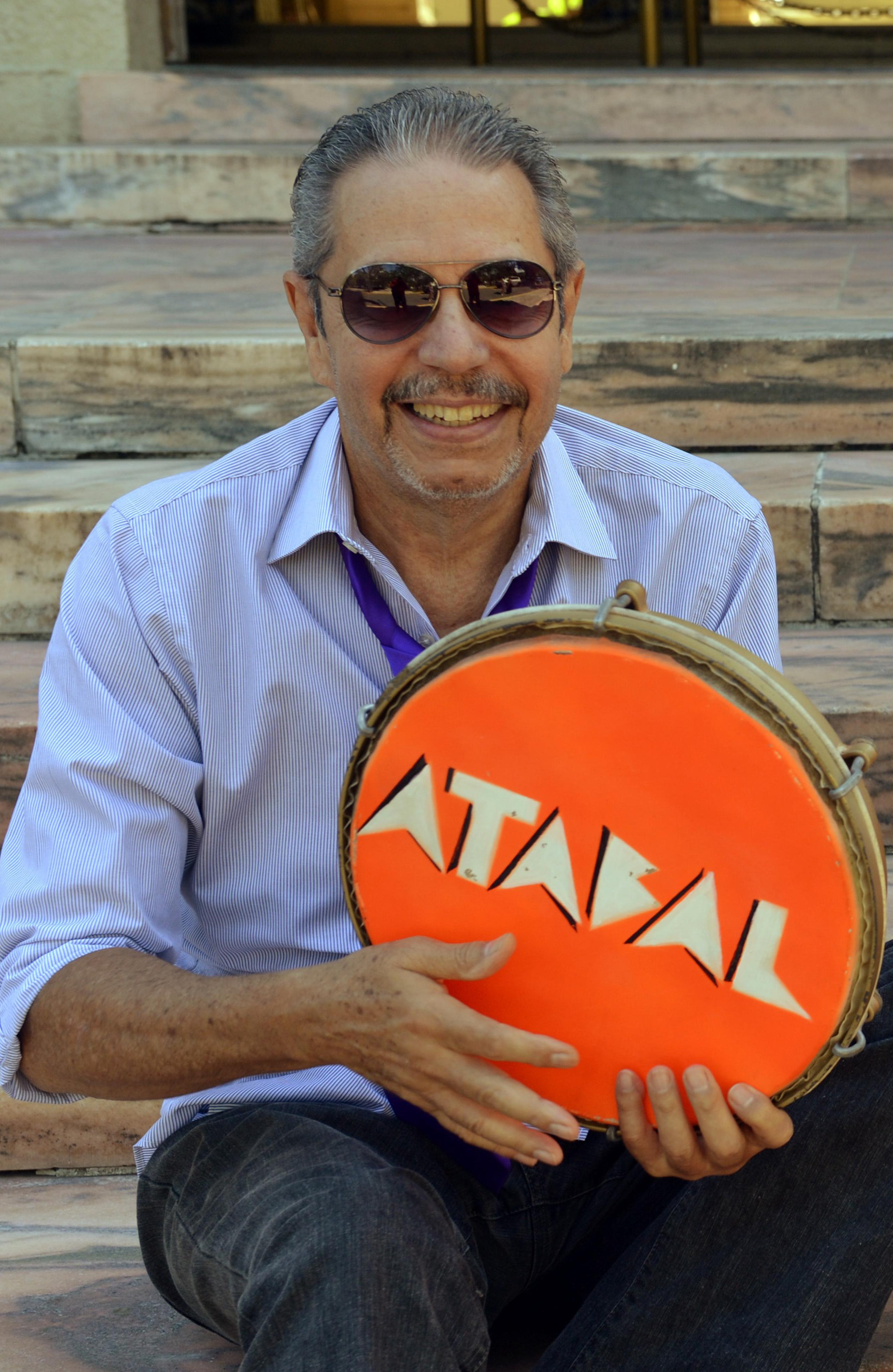 El  fundador y director del grupo Atabal defendió y promulgó la música puertorriqueña cuando pocos de atrevían a cantarla.
