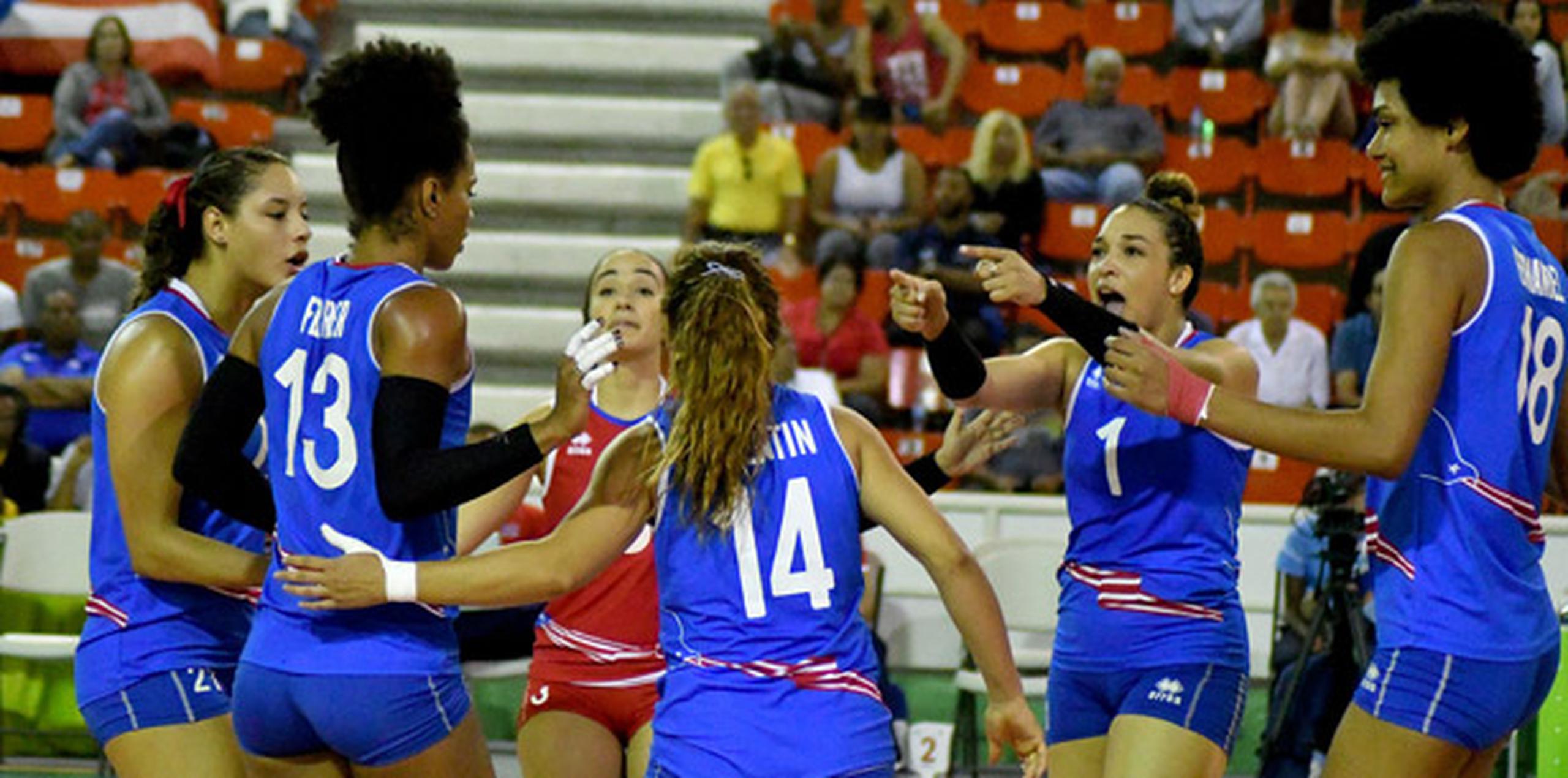 La selección femenina dominó 25-20, 25-16, 25-20 a Perú. (Suministrada/Ernesto Beltre)
