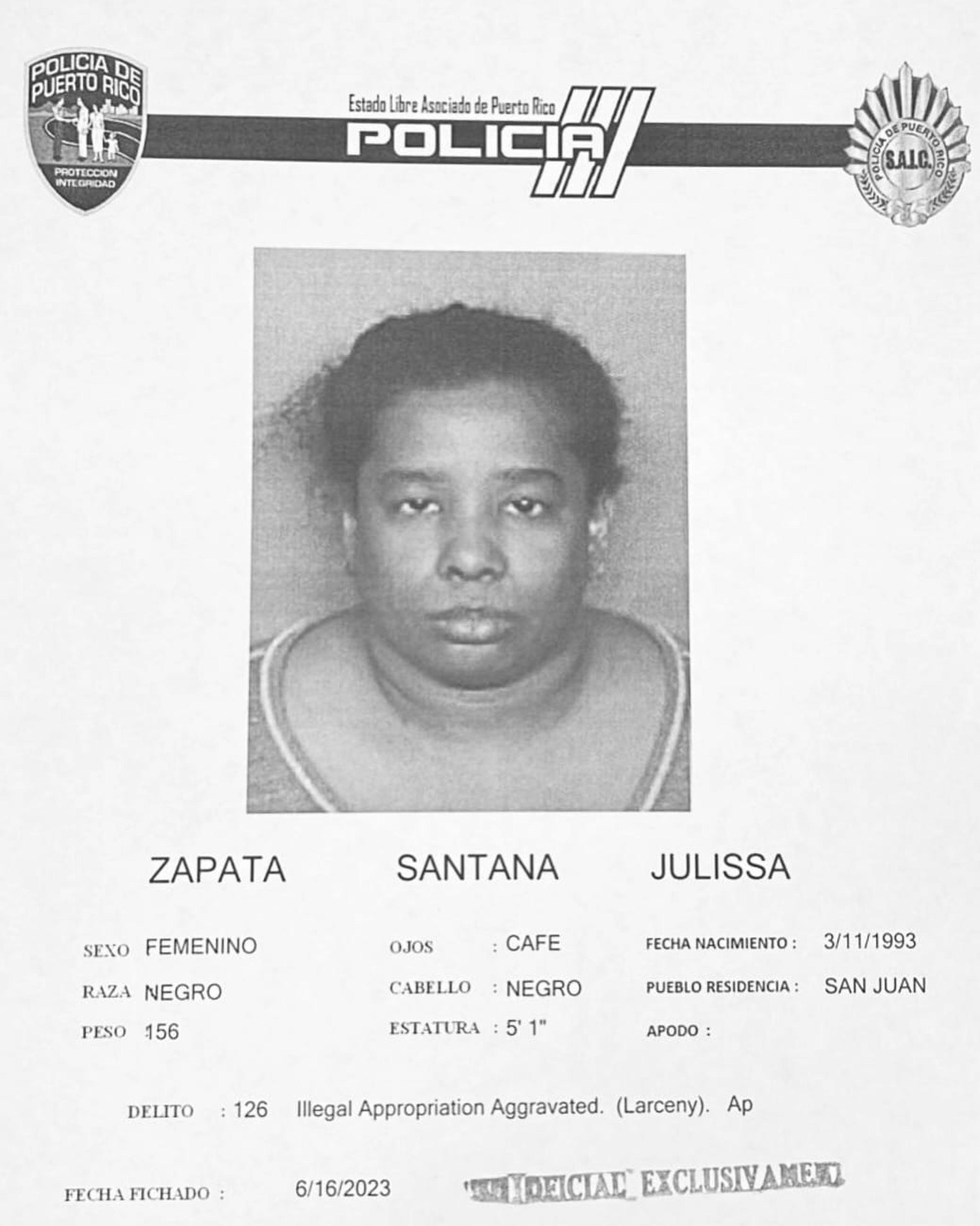 Julissa Zapata Santana fue acusada de apropiación ilegal del dinero de una anciana mediante transferencias electrónicas a su cuenta.
